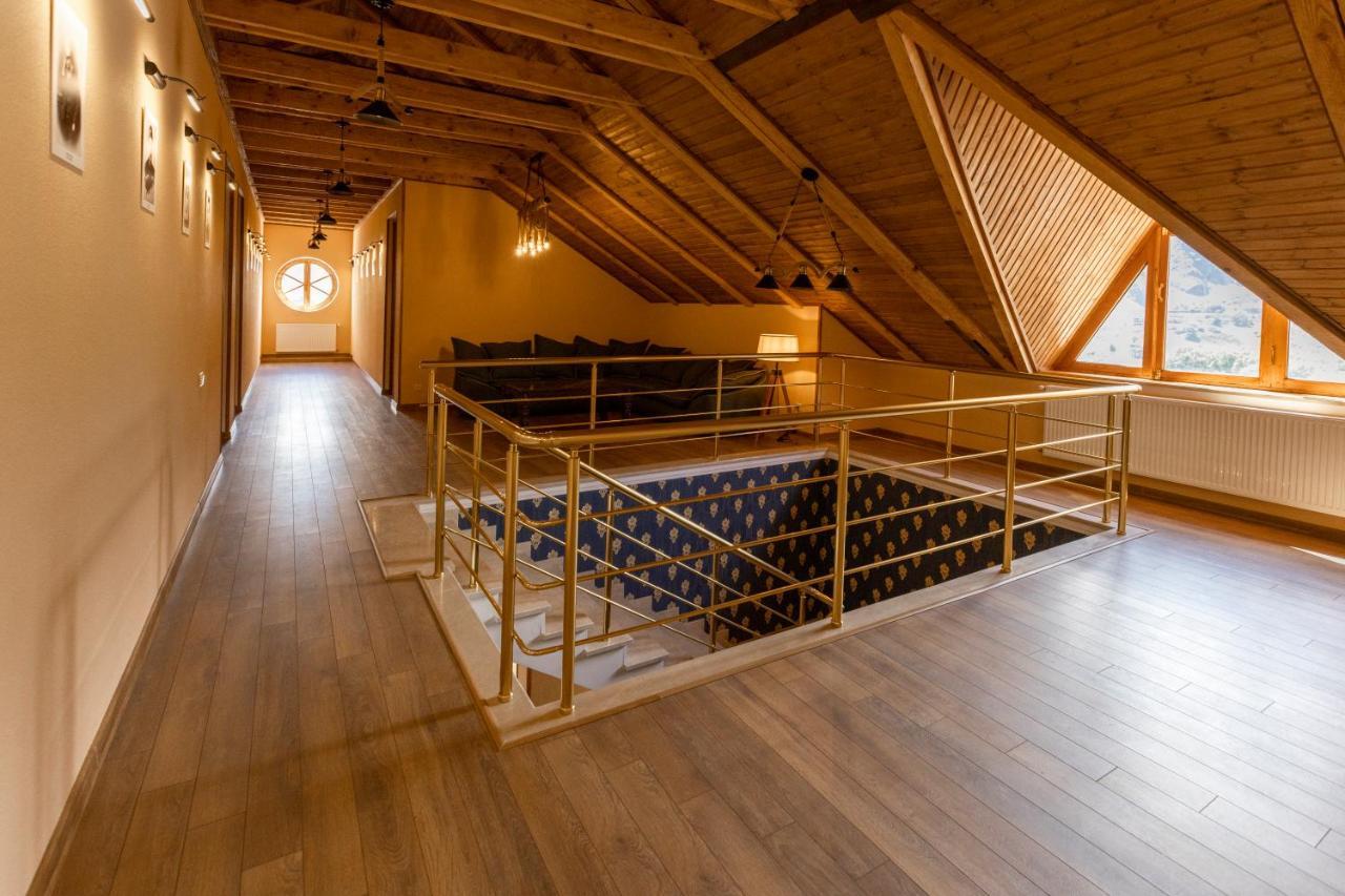 Graf Kazbegi Hotel Екстериор снимка