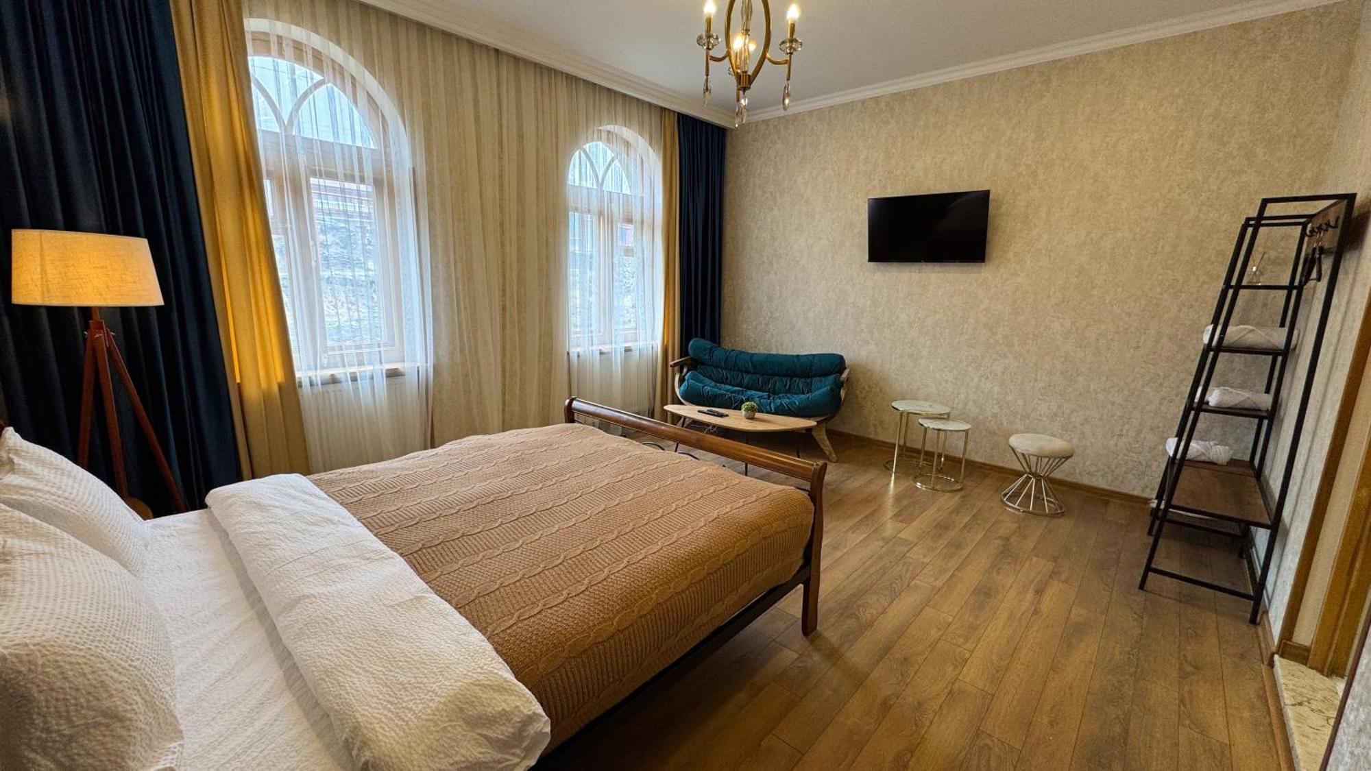Graf Kazbegi Hotel Екстериор снимка