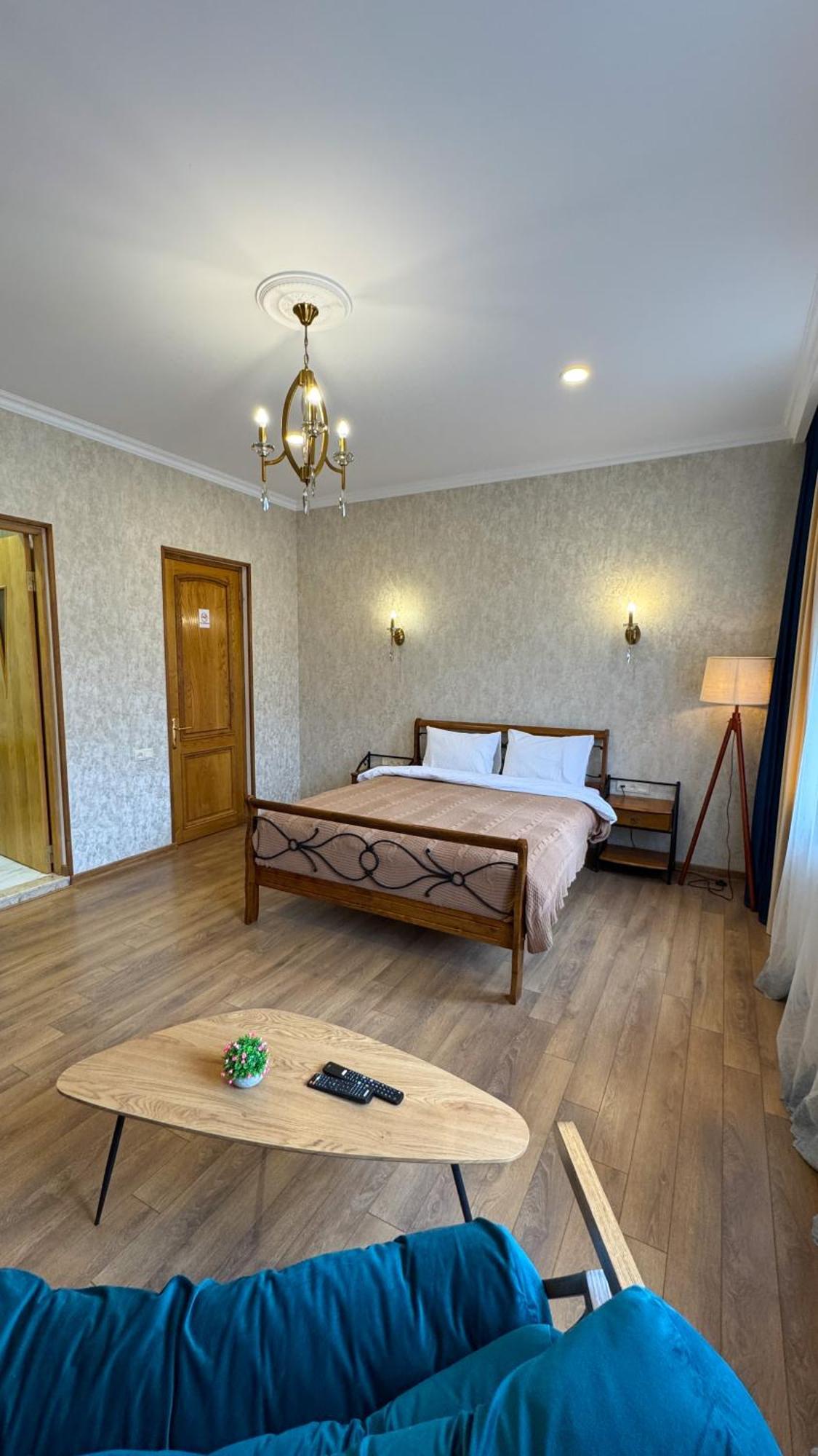 Graf Kazbegi Hotel Екстериор снимка