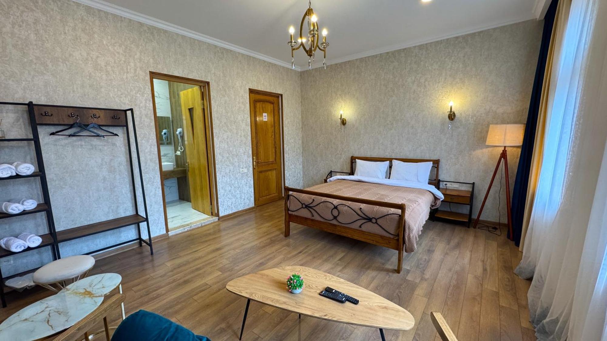 Graf Kazbegi Hotel Екстериор снимка